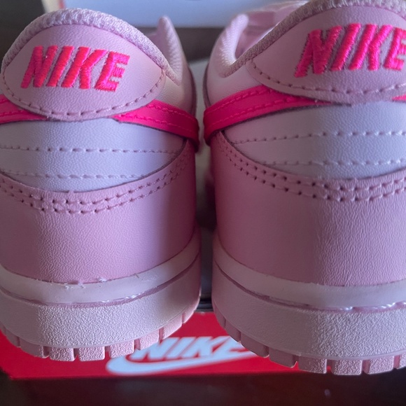 Girls size 2 1/2 light and hot pink Nike dunk lows. - Picture 4 of 4